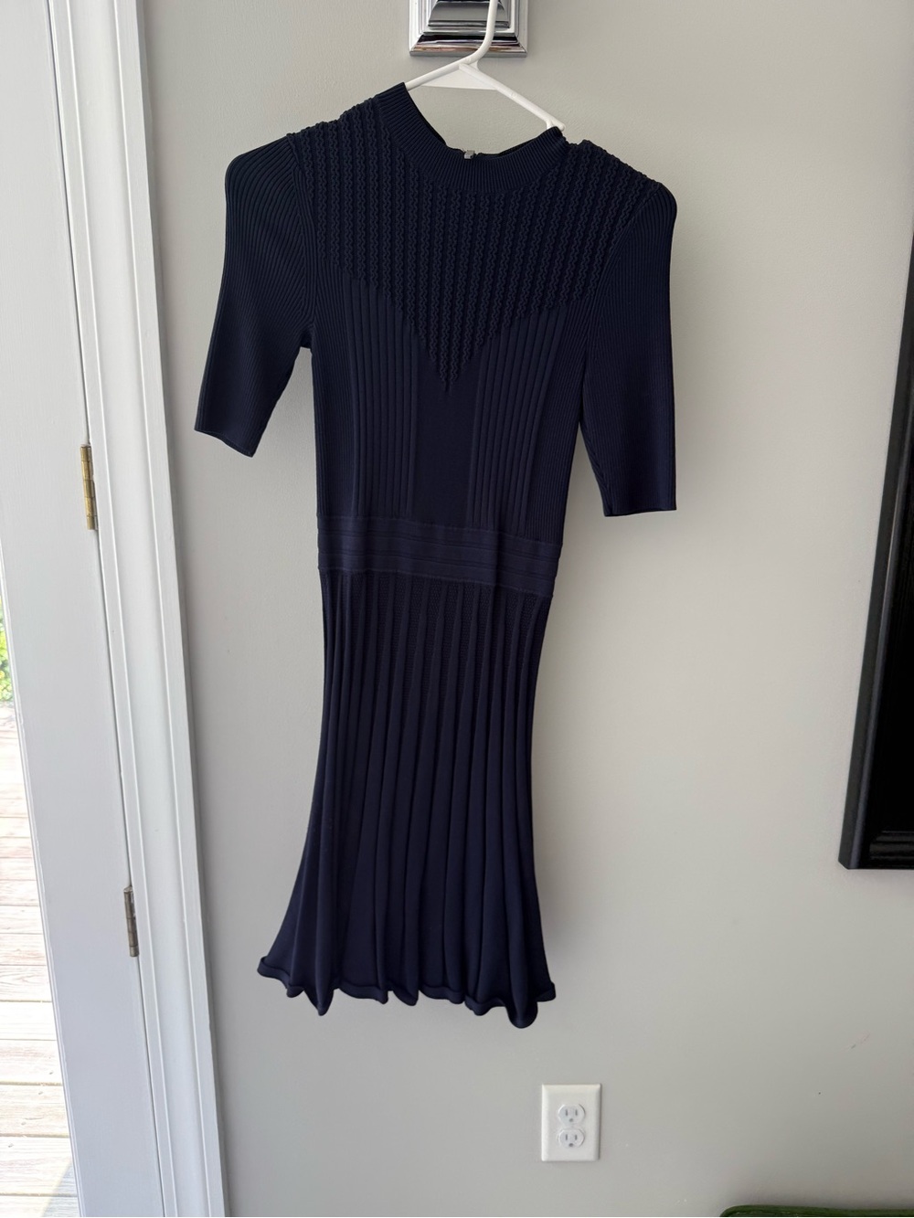 Ted Baker Olivinn knit dress -Navy Short-Sleeve Knit Fit-and-Flare Dress, size 1 - Picture 2 of 4